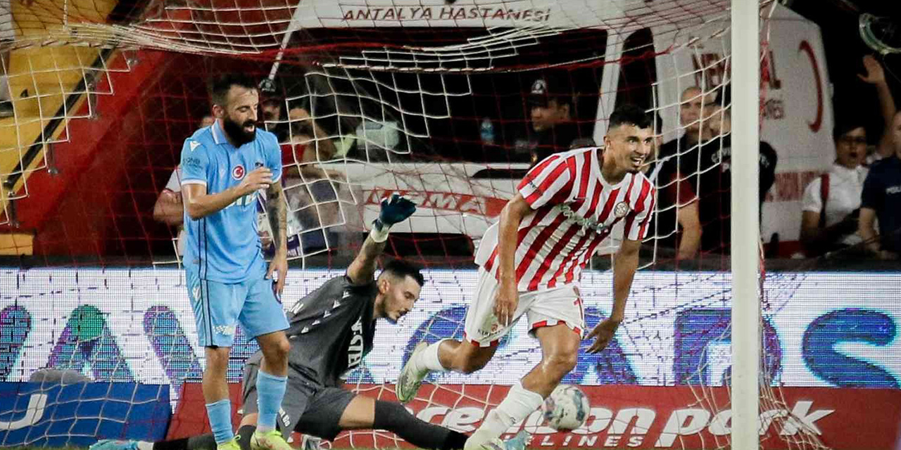 FT Antalyaspor, sahasında karşılaştığı Trabzonspor'u 5-2 mağlup etti