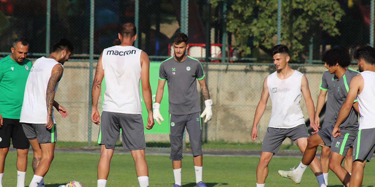 1922 Konyaspor, hazırlıklarına Cumhuriyet Futbol Sahasında devam ediyor