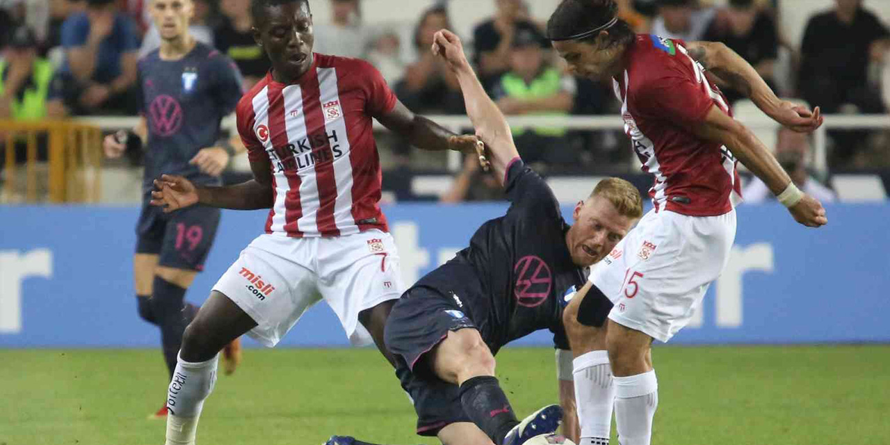DG Sivasspor, sahasında İsveç ekibi Malmö ile karşılaştı