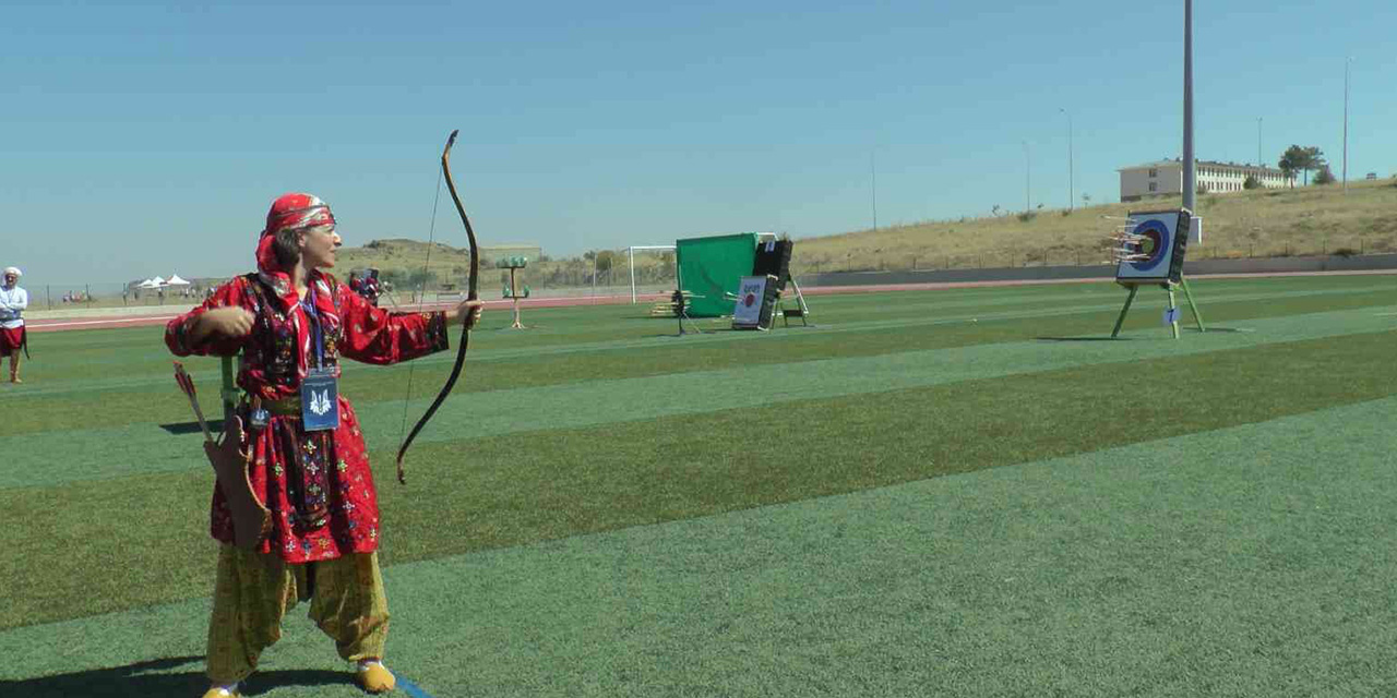 Nevşehir’de Türkiye’nin en iyi geleneksel okçuları yarıştı