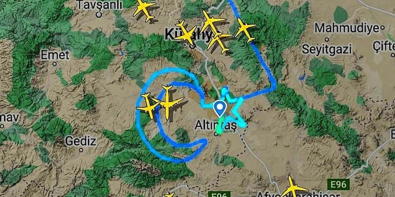 Bayraktar TB2 İHA ay yıldızı göklere resmetti