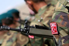 Tek tip askerliğe karşı çıktı