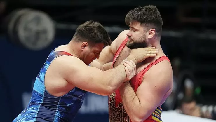 Dünya Güreş Şampiyonası’nda Rıza Kayaalp, Muminjon Abdullaev’i 5-3 yenerek finale yükseldi.