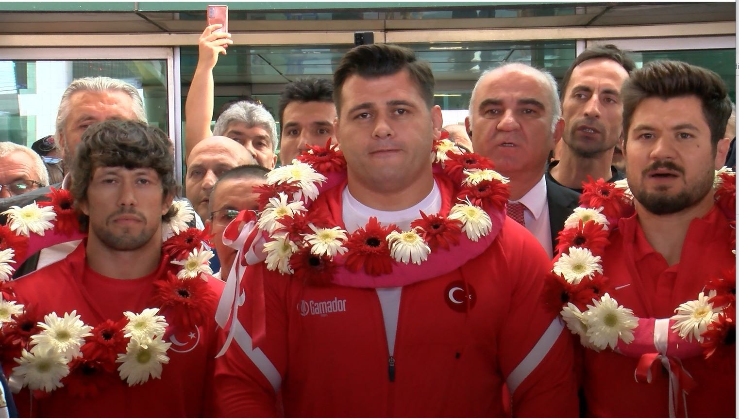 Rıza Kayaalp’e coşkulu karşılama