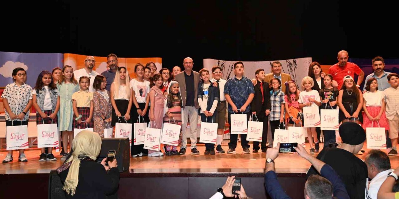 Konya haber! Selçuklu Sanat Akademisi öğrencilerinin 'Paldır Güldür Şov' tiyatro gösterisi beğeni topladı