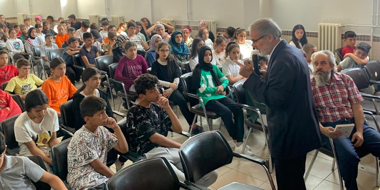 Eğitimci-Yazar Ali Erkan Kavaklı Konya'da öğretmen, öğrenci ve velilerin beyninin tozunu attırdı