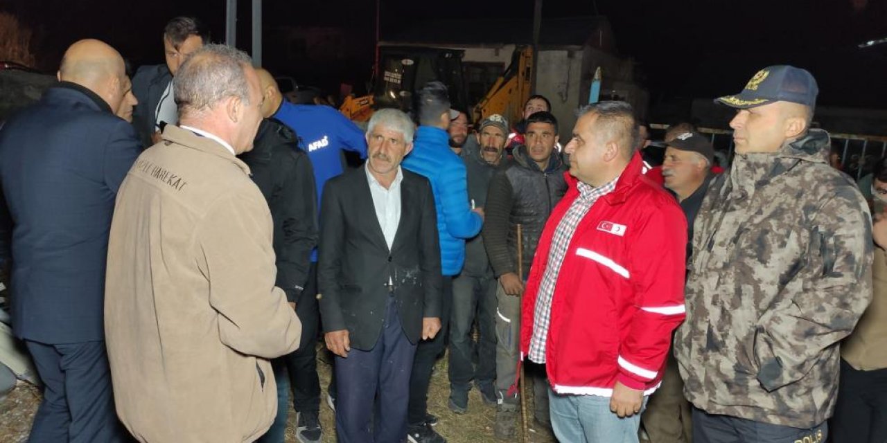 Göle'de 5,0 büyüklüğündeki deprem sonrası artçılar durmuyor! Vatandaş sokakta