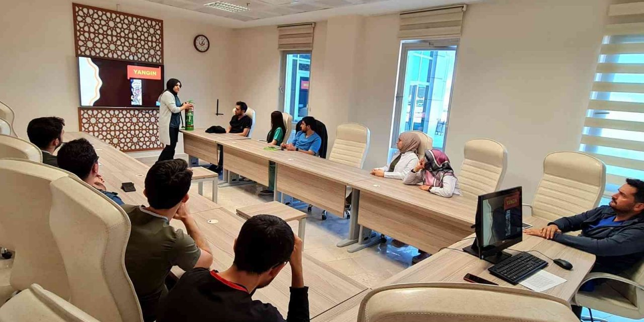 Konya haber! Beyşehir Devlet Hastanesi'nde göreve başlayan hekimler oryantasyon eğitimini tamamladı