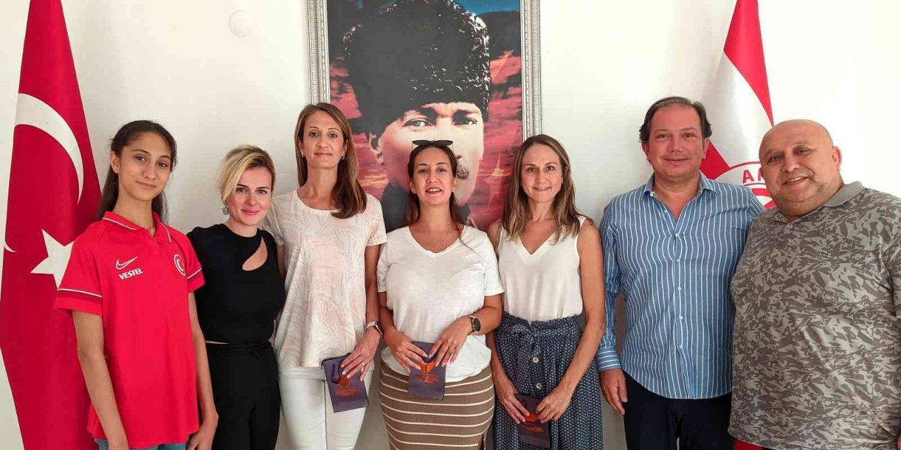 Konya İslami Dayanışma Oyunları'nda madalya kazanan Antalyasporlu Melisa’ya ödül