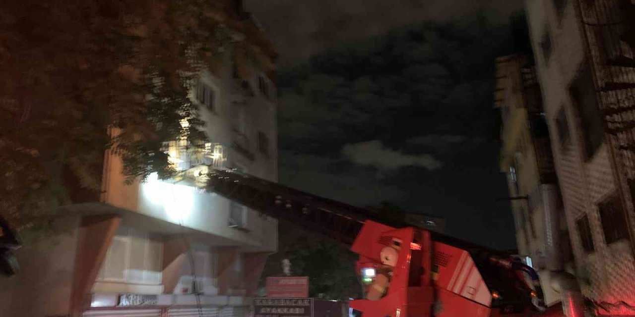 4 katlı ayakkabı üretim atölyesinde korkutan yangın! Mahsur kalan 5 kişi böyle kurtarıldı