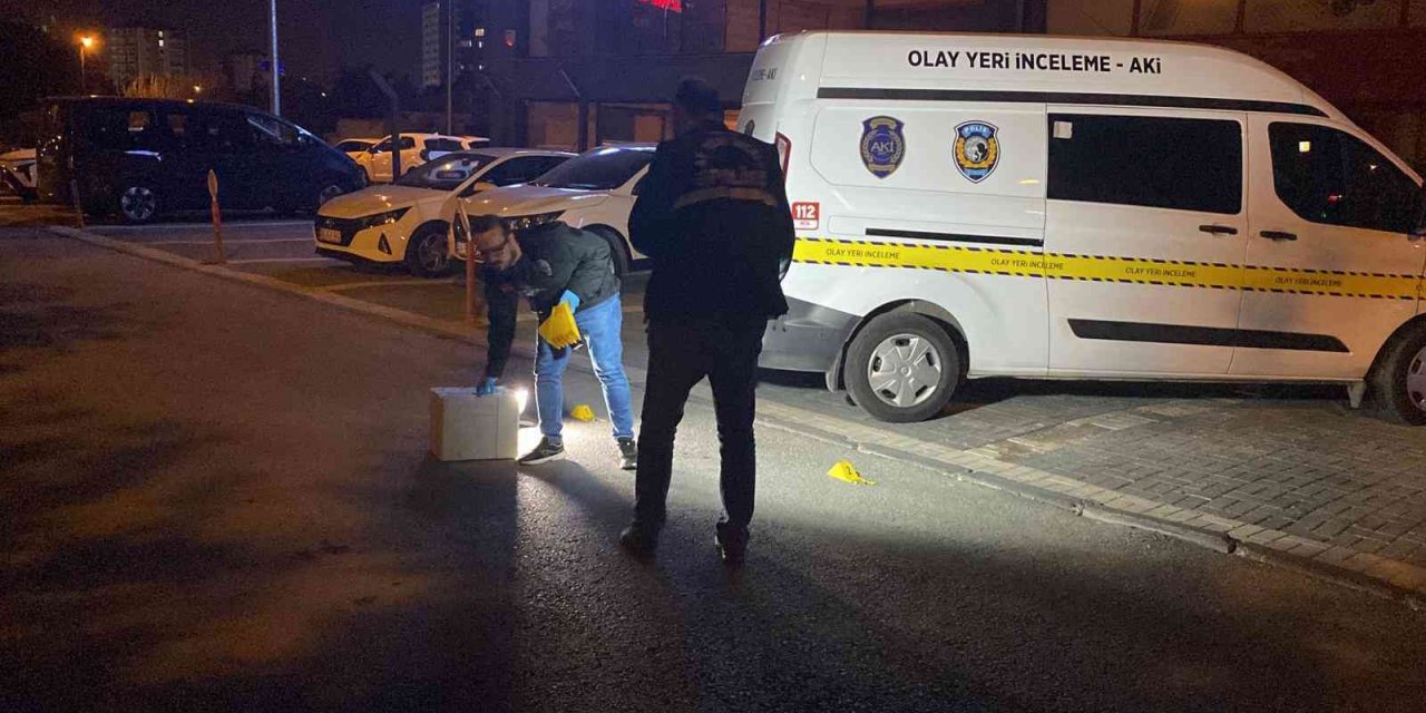 Oto galeri kurşunlandı! Ekipler saldırganları arıyor