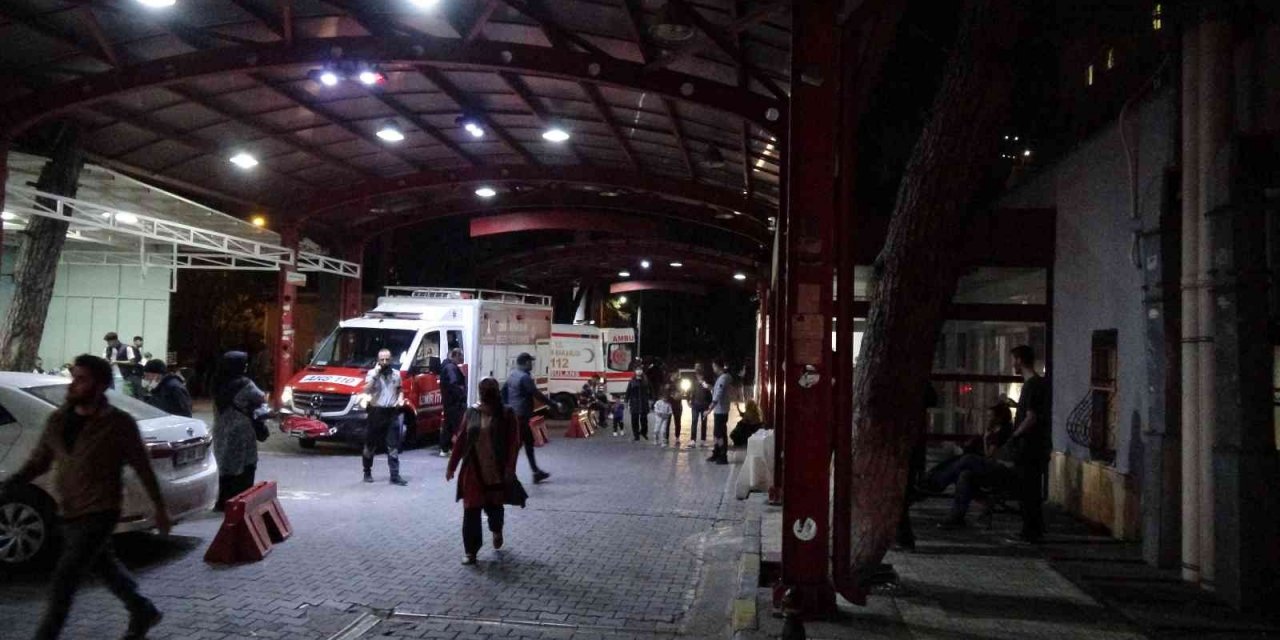 Trafikte yol verme kavgası kanlı bitti! 2’si ağır 4 yaralı