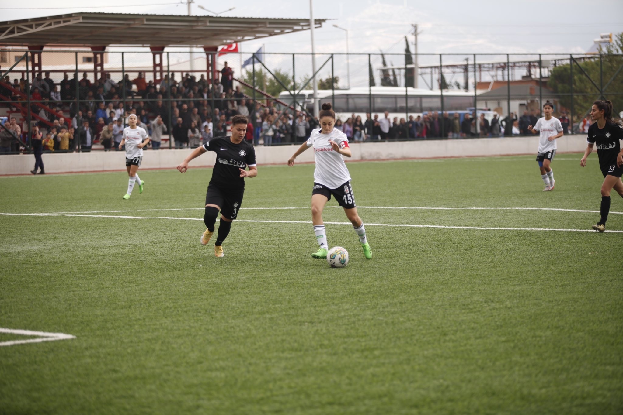 Kadın Futbol Süper Ligi'nde mücadele başladı
