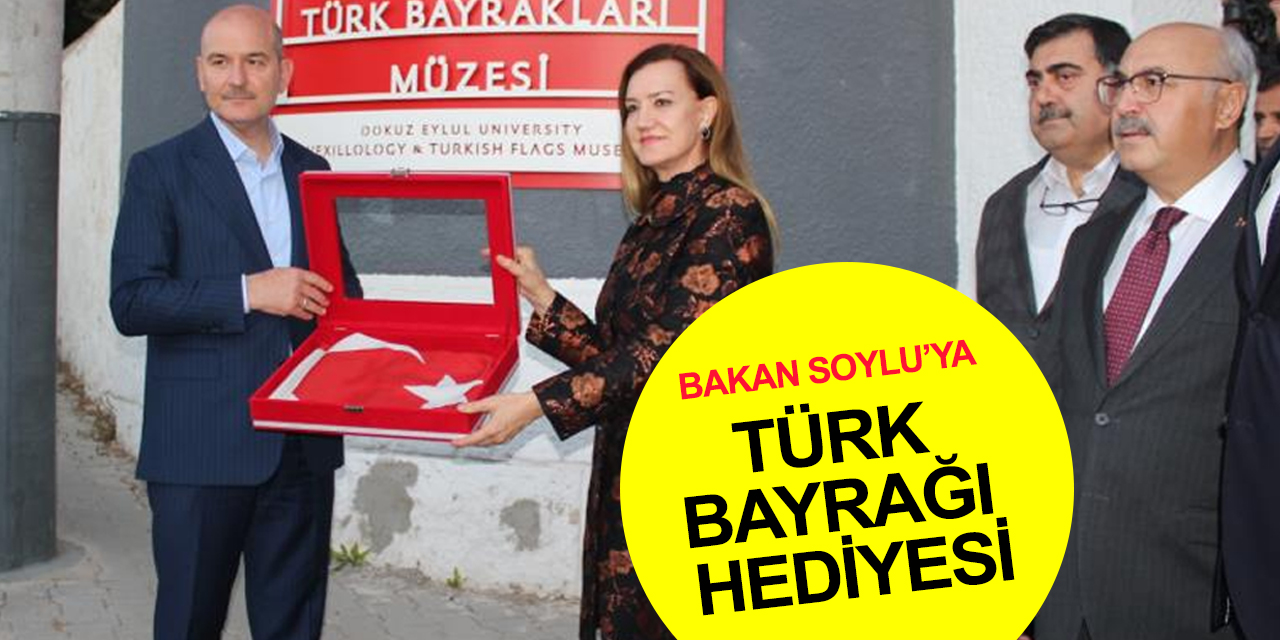 Türkiye'nin ilk ve tek Bayrak Bilim ve Türk Bayrakları Müzesi'ni gezen Bakan Soylu’ya Türk bayrağı hediyesi