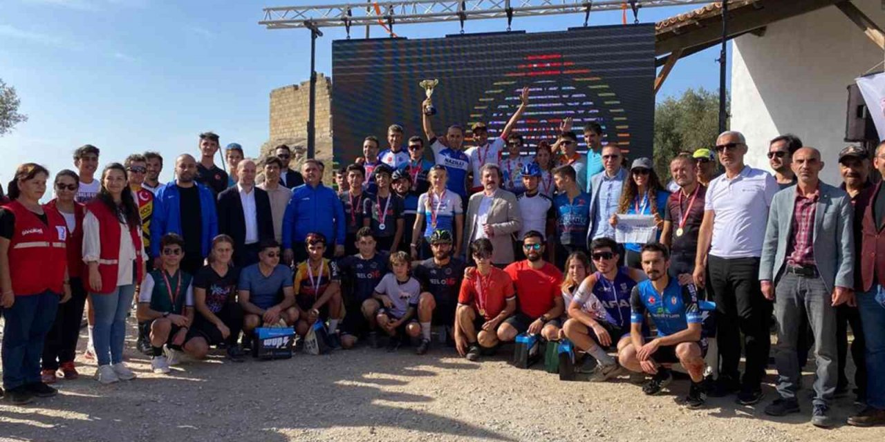 Uluslararası dağ bisikleti yarışmasının ödülleri verildi