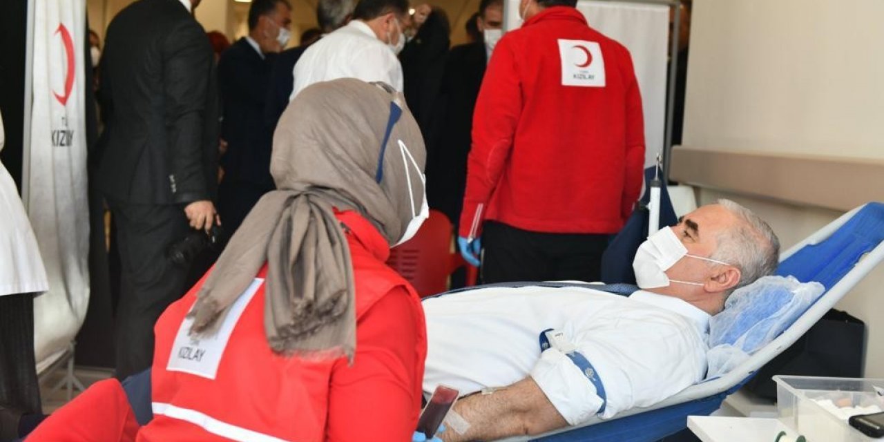 Yargıtay Başkanı Akarca ve Yargıtay Cumhuriyet Başsavcısı Şahin kan bağışında bulundu