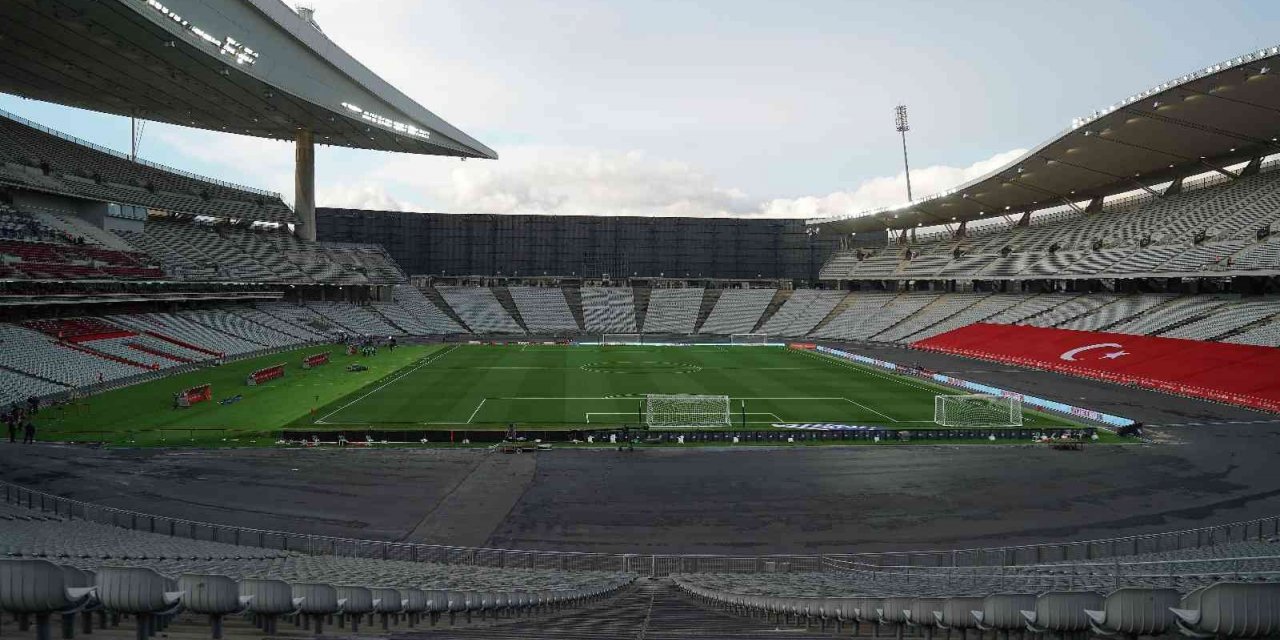 İstanbulspor - Fenerbahçe maçı Atatürk Olimpiyat Stadyumu’nda oynanacak
