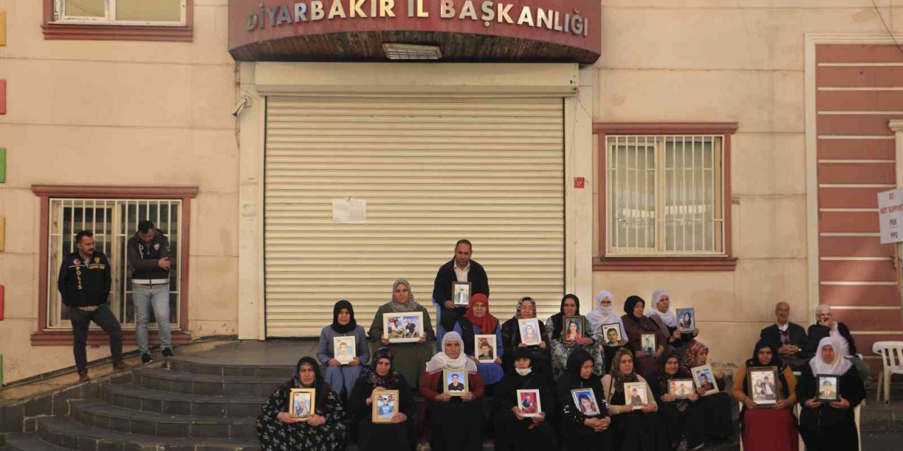 Evlat hasreti çeken aileler, bin 150 gündür çocuklarının yolunu gözlüyor