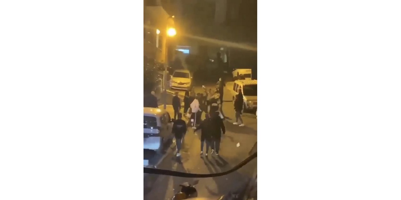 İstanbul’da korkunç kavga kamerada: Kaskla kafalarına vurdular