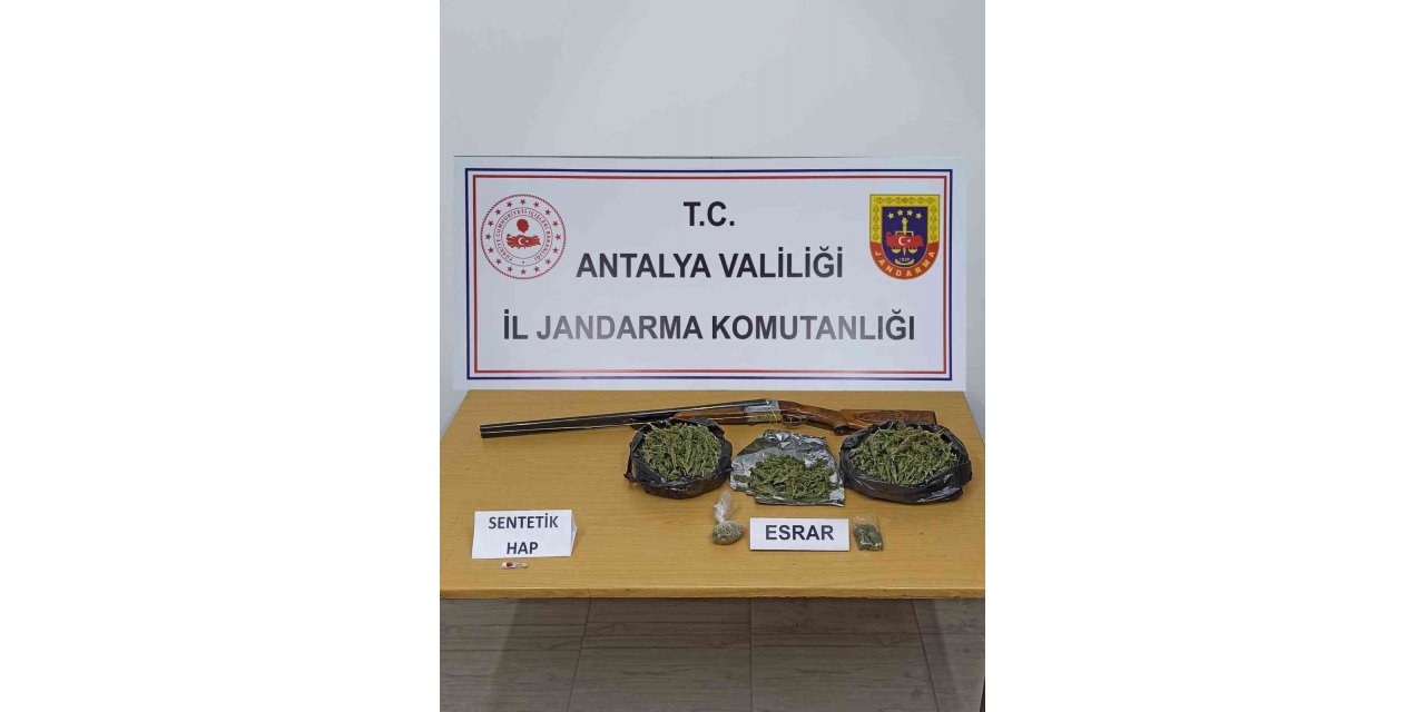 Antalya’da yarım kilo uyuşturucu ele geçirildi
