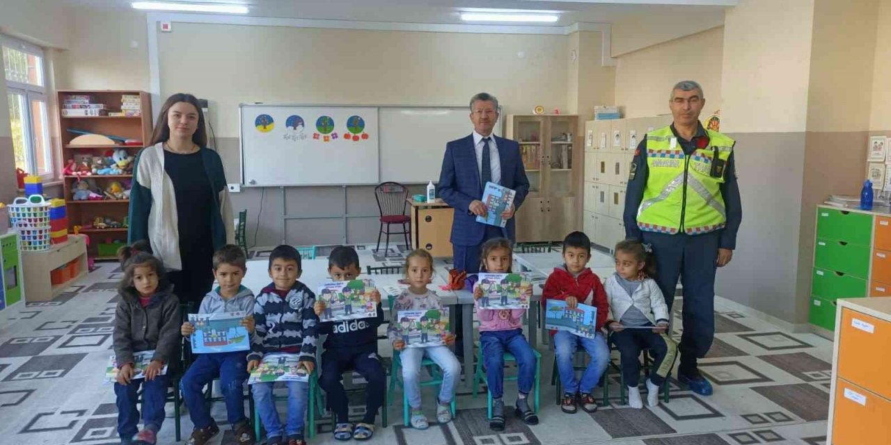 Elazığ’da jandarma, trafik güvenliği eğitimi verdi