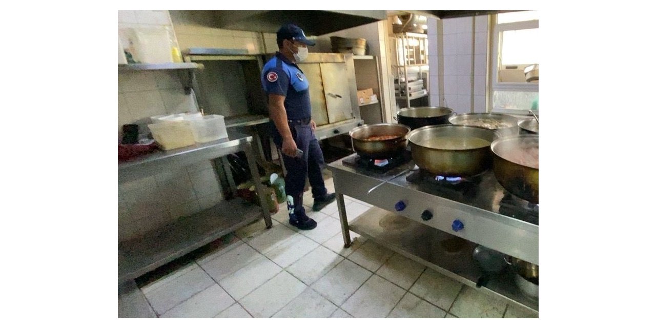 Marmaris’te zabıta ekiplerinin denetimleri devam ediyor