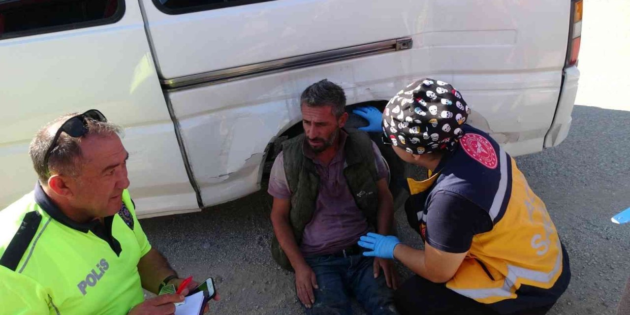Antalya’da yaralanan ticari araç sürücüsüne ilk müdahaleyi vatandaş yaptı