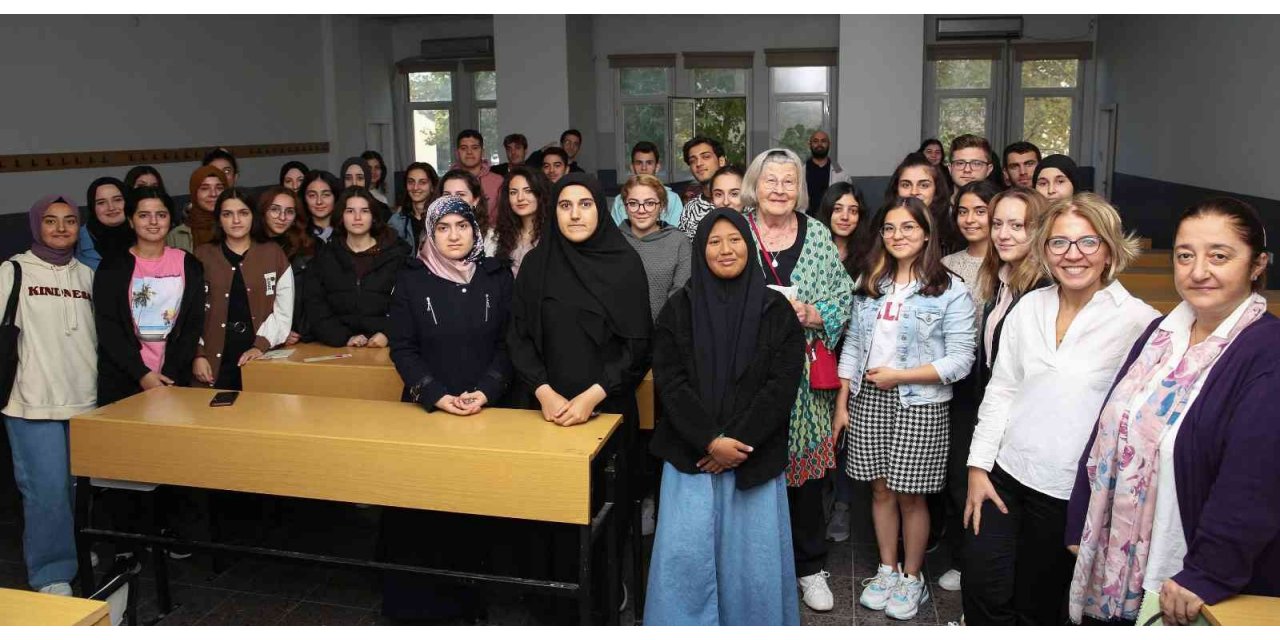 Yazar Kristin Dahl Nilüfer’de öğretmen adaylarıyla bir araya geldi