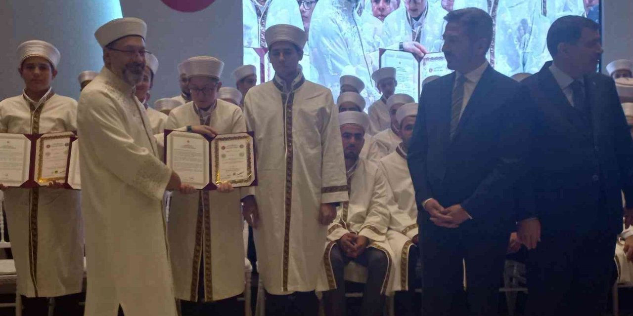 Diyanet İşleri Başkanı Erbaş: “Sizin vazifeniz Kur’an-ı, hayat rehberi olduğunu bütün insanlığa tanıtmak”