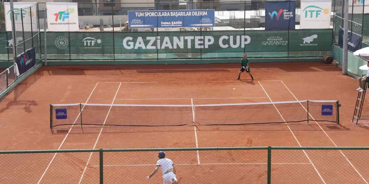Uluslararası Gaziantep Cup tenis turnuvasında heyecan sürüyor