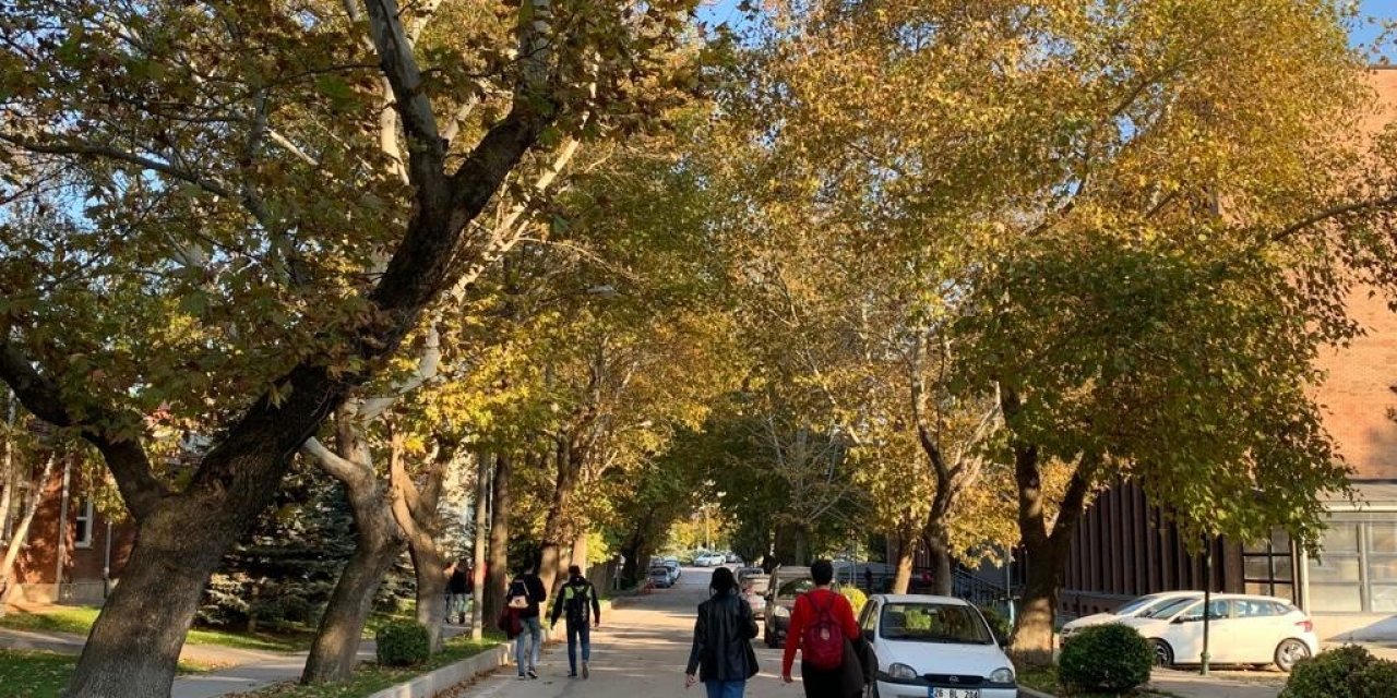 Anadolu Üniversitesi’nde eşsiz sonbahar manzaraları