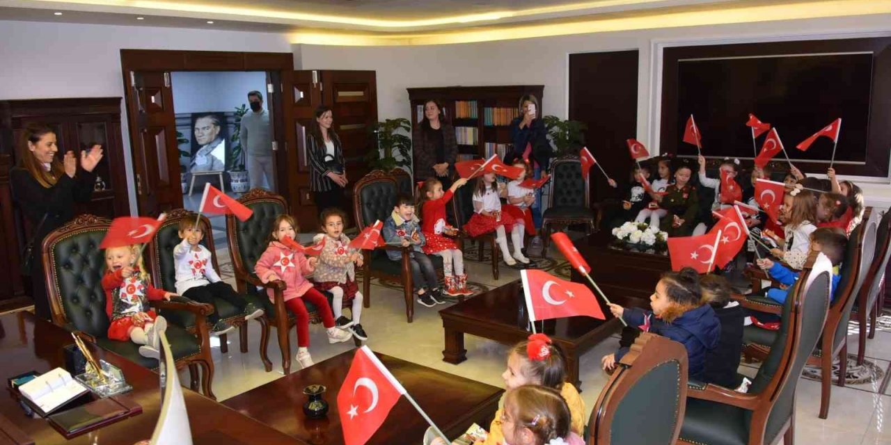 Miniklerden Başkan Bakkalcıoğlu’na bayram kutlaması