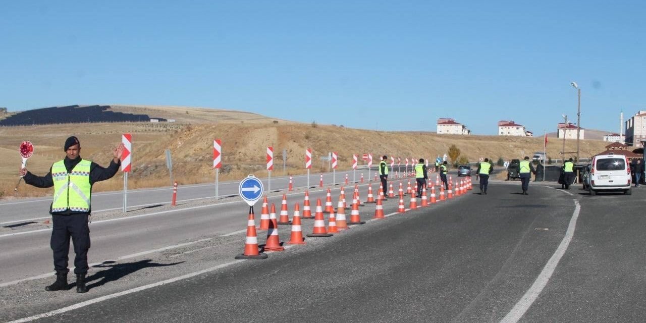 Bayburt’ta helikopter destekli trafik denetimi yapıldı