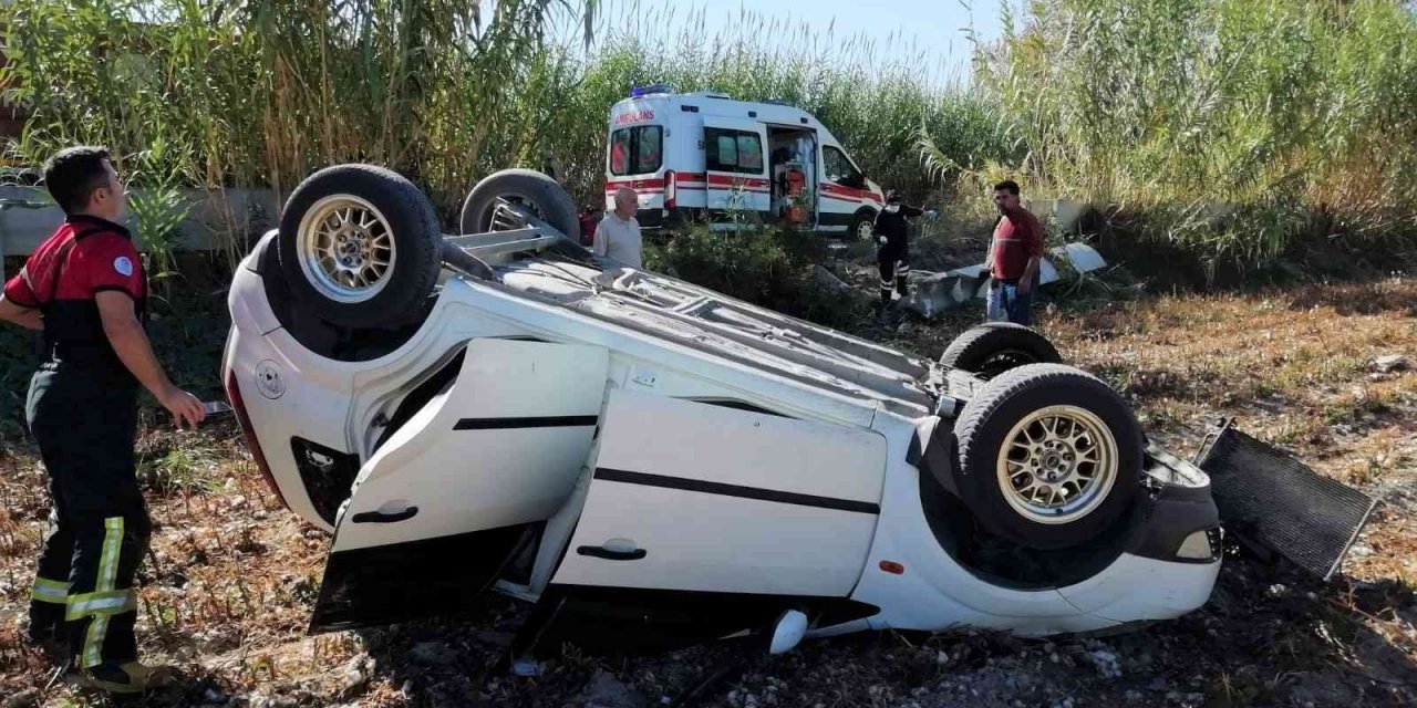 Takla atan otomobil tarlaya uçtu: 2 yaralı