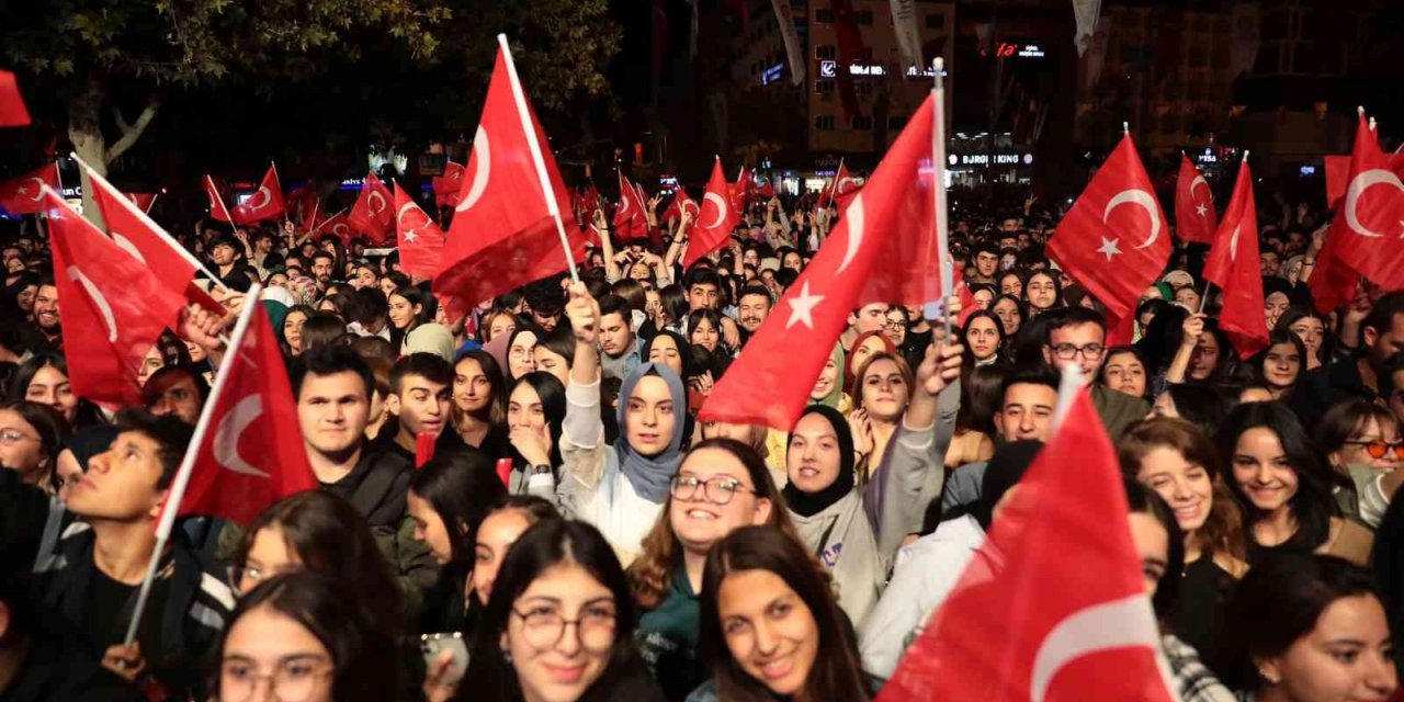 Denizli’de 7’den 70’e Cumhuriyet coşkusu