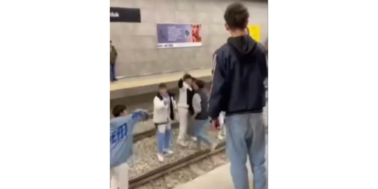 Bursa metrosunda gençlerden akıl almaz hareket