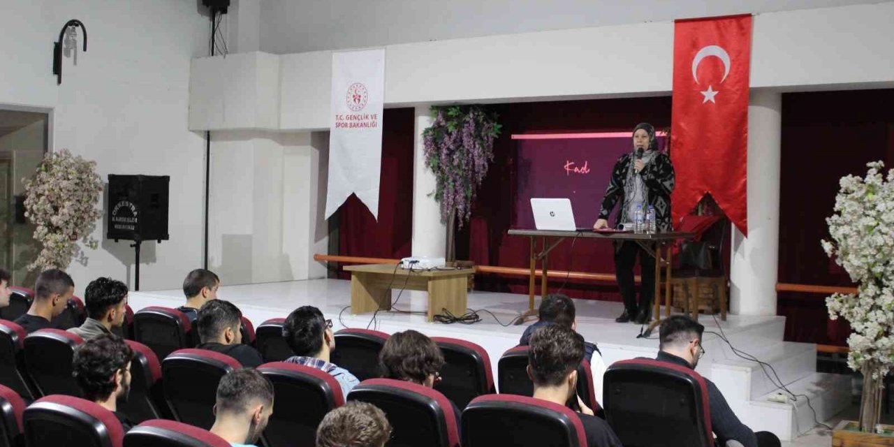 Erkek öğrencilere, kadına yönelik şiddetle mücadele eğitimi verildi