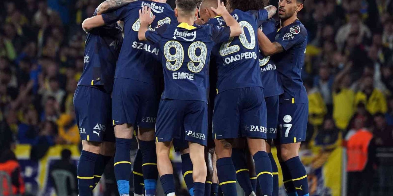 Fenerbahçe hem sahada hem istatistiklerde zirvede