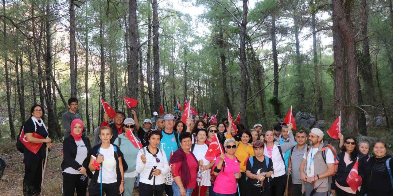 Tünektepe “Cumhuriyet Yolu’nda” doğa yürüyüşü
