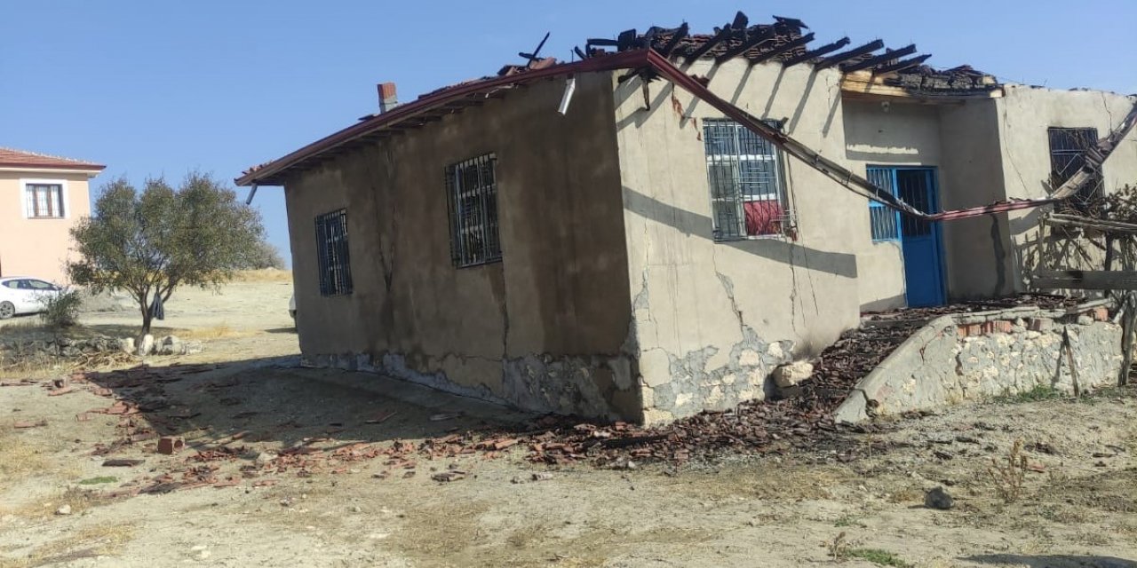 Hırsız girdiği evi yaktı