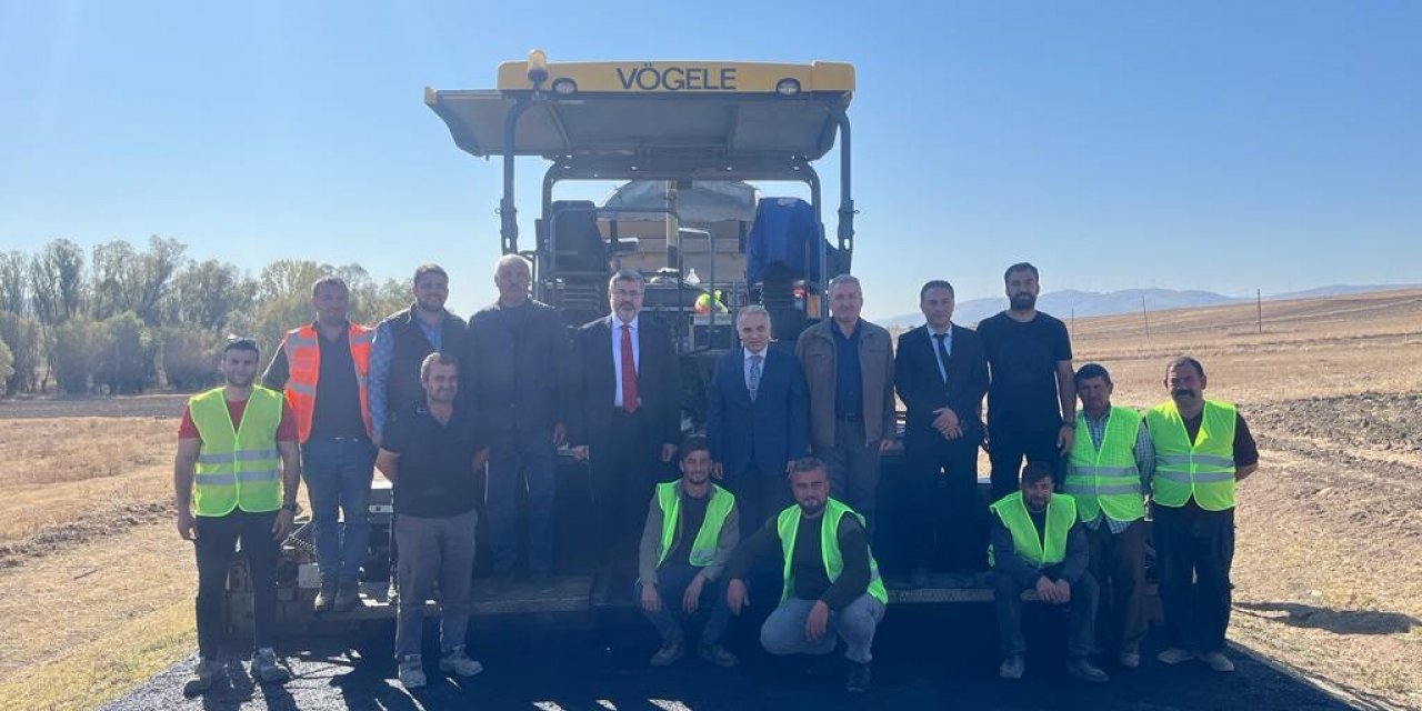 Dombay Ovası’nda asfalt serim çalışmaları devam ediyor