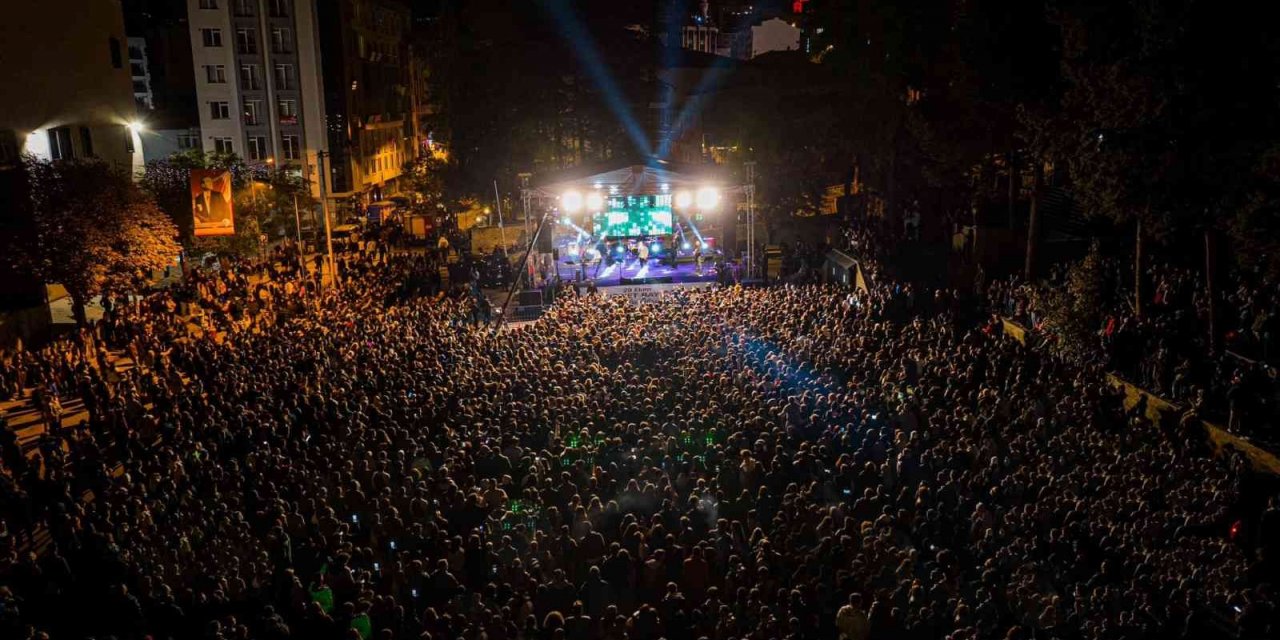 Bilecik’te Cem Belevi konseri