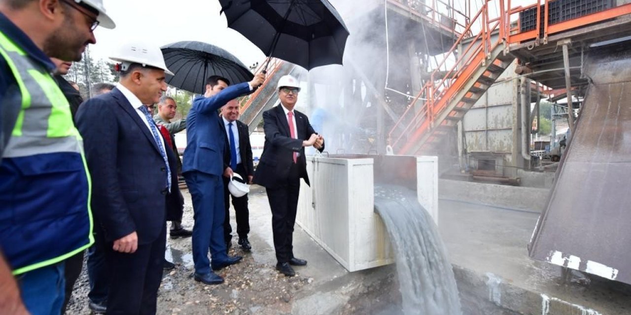 2 bin metre derinlikte jeotermal su kaynağına ulaşıldı