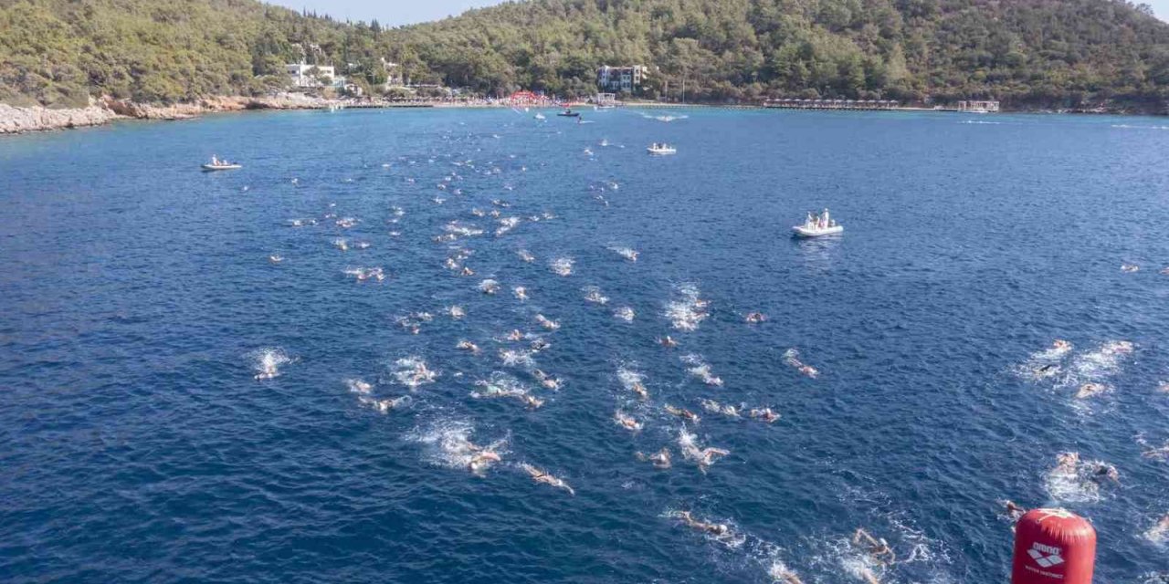 Uluslararası Arena Aquamasters Yüzme Şampiyonası’nda 2 bin 300 sporcu bir araya geldi