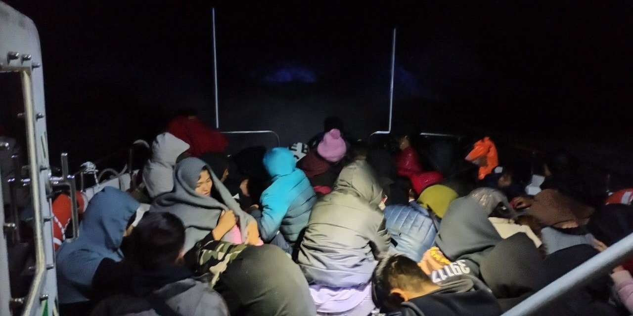 Çanakkale’de 42 düzensiz göçmen kurtarıldı