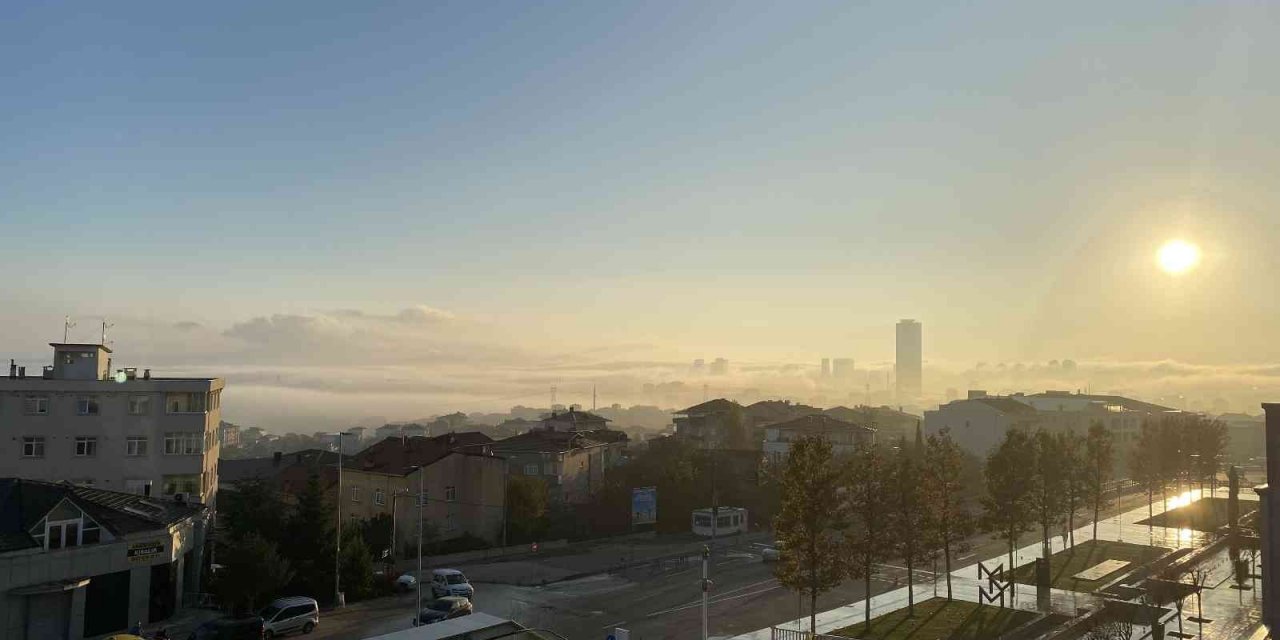İstanbul’da yoğun sis kartpostallık görüntüler oluşturdu