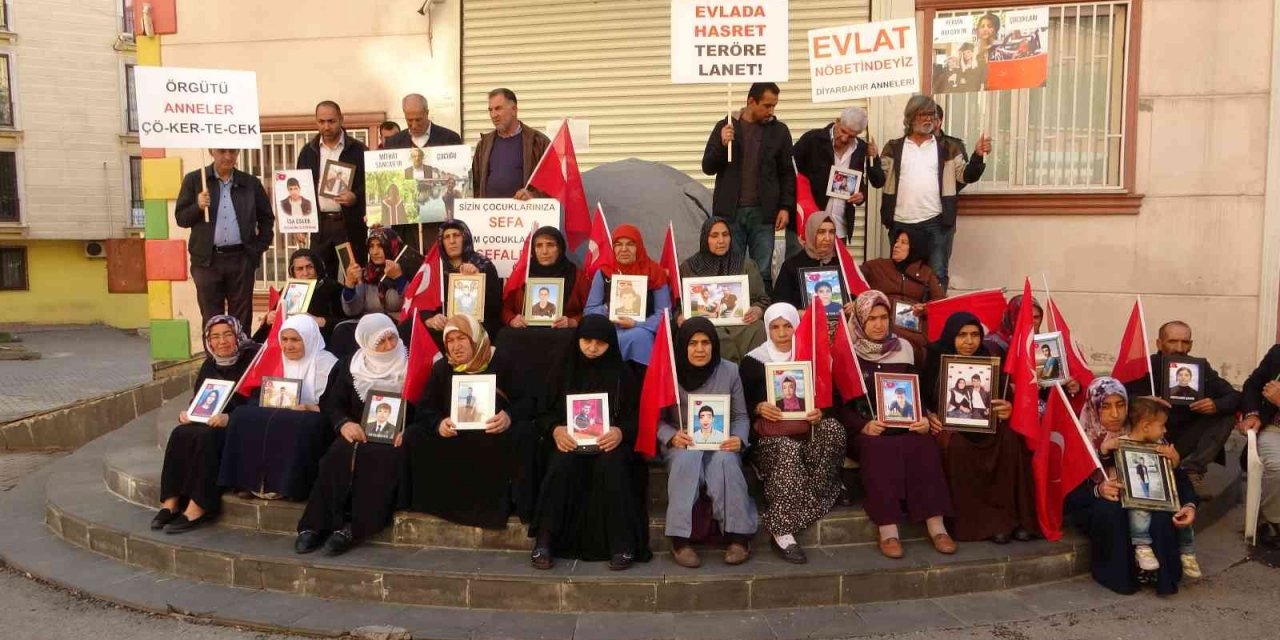 Diyarbakır’da ailelerin evlat nöbeti kararlılıkla devam ediyor