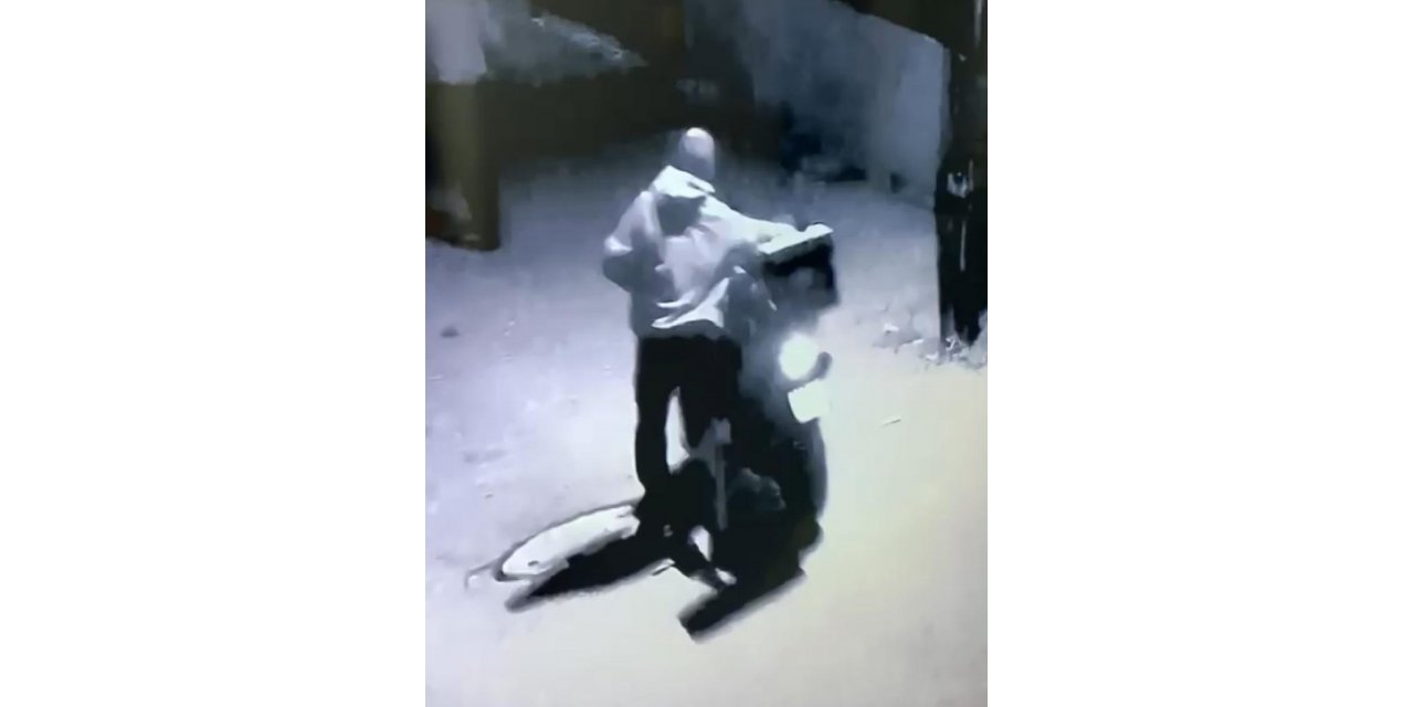 İki kişi motosikleti çaldı