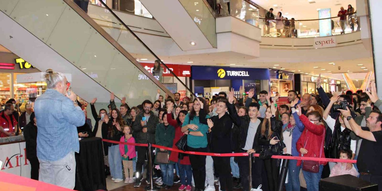 Eskişehir EsparK AVM radyocu Cem Arslan ile 15’inci yılını geride bıraktı