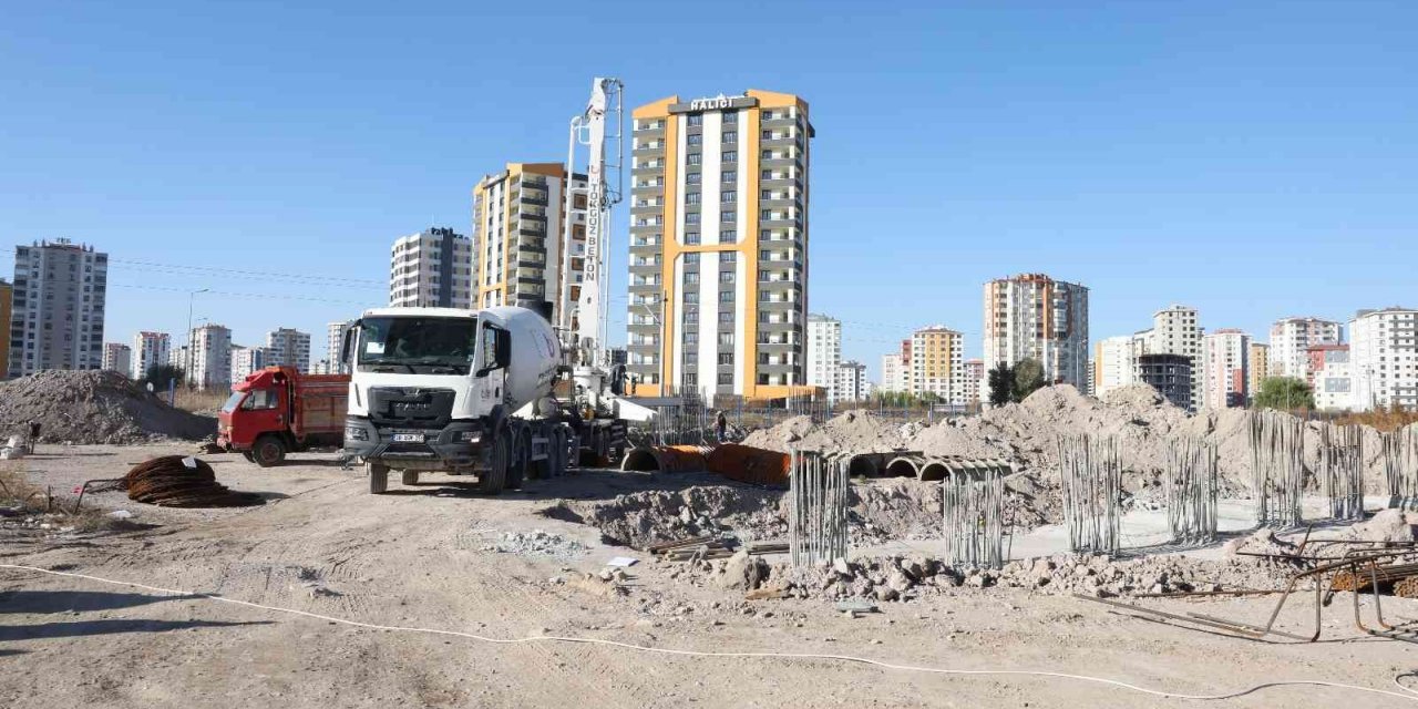 Başkan Büyükkılıç’tan üst geçit incelemesi